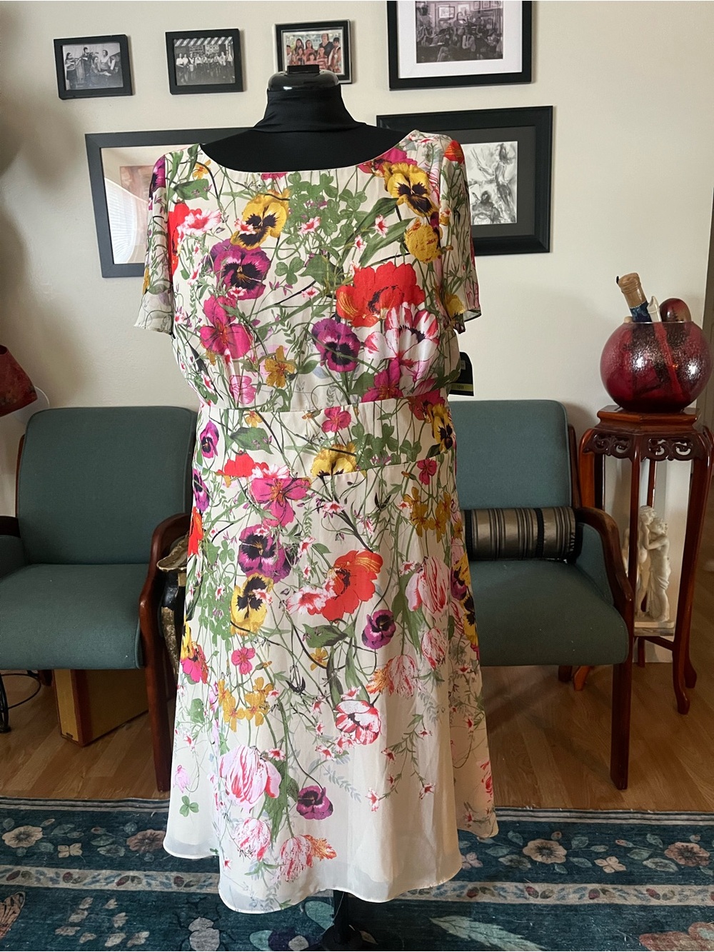 Gabby Skye Floral Scoop-Neck Tunic in Cream with Pink, Red & Yellow Blooms